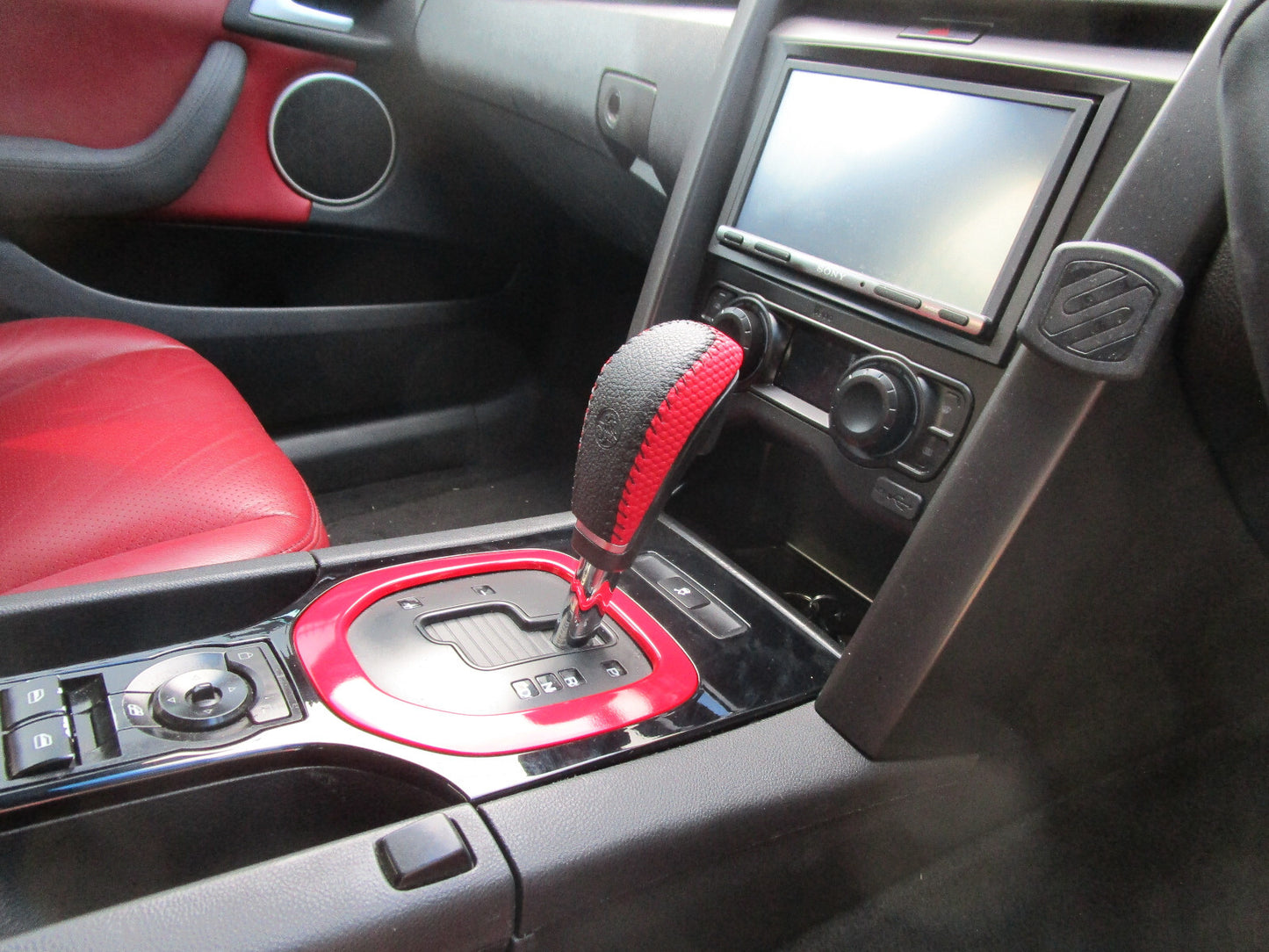 NEW RED  AUTO GEAR KNOB FOR HOLDEN COMMODORE VE WM V6 V8 ALL MODELS COMPLETE