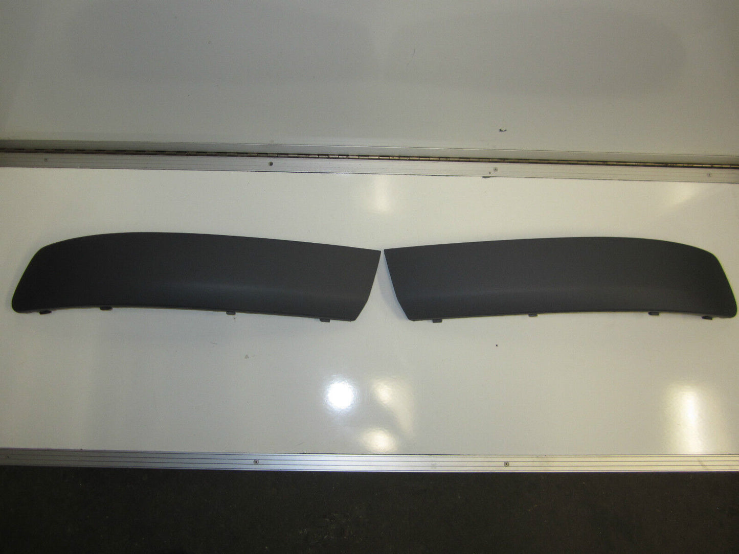 FITS FOR VW T5 VOLKSWAGEN TRANSPORTER T5 FRONT BUMPER BAR  MOULDS PAIR NEW