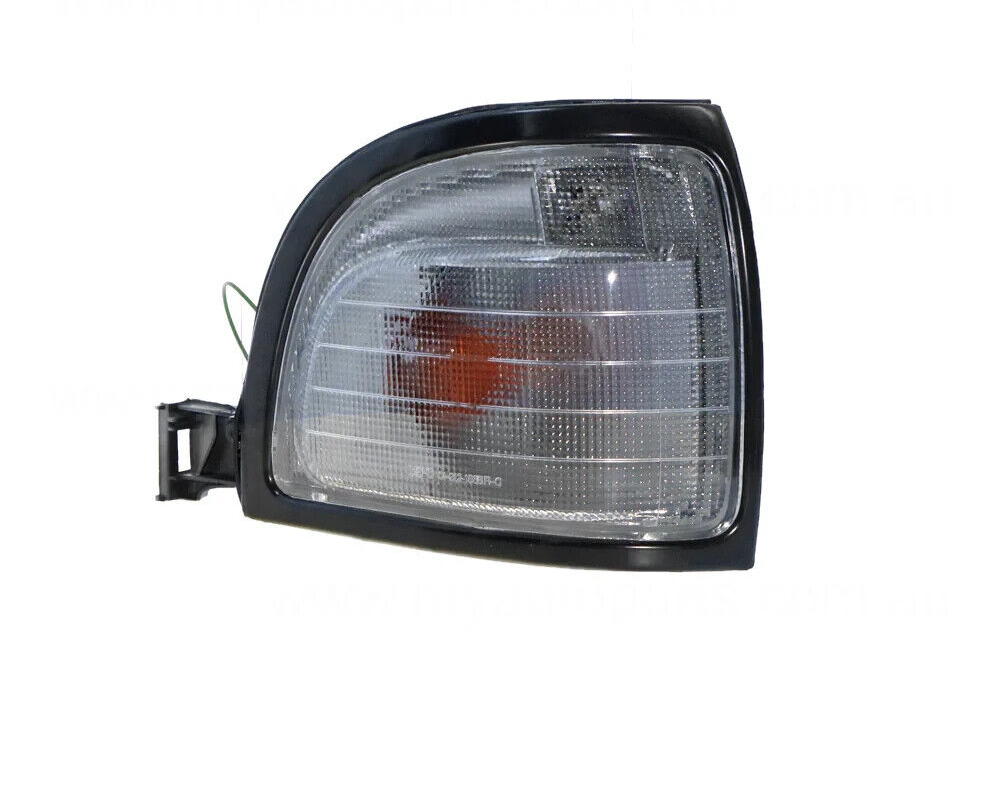 DRIVER SIDE FRONT CORNER LIGHT FOR Toyota Townace YR22R/YR39R 8/1994-10/1996