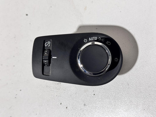 NEW GENUINE HEADLIGHT SWITCH FOR HOLDEN COMMODORE VF EVOKE SV6 WITHOUT FOG TYPE