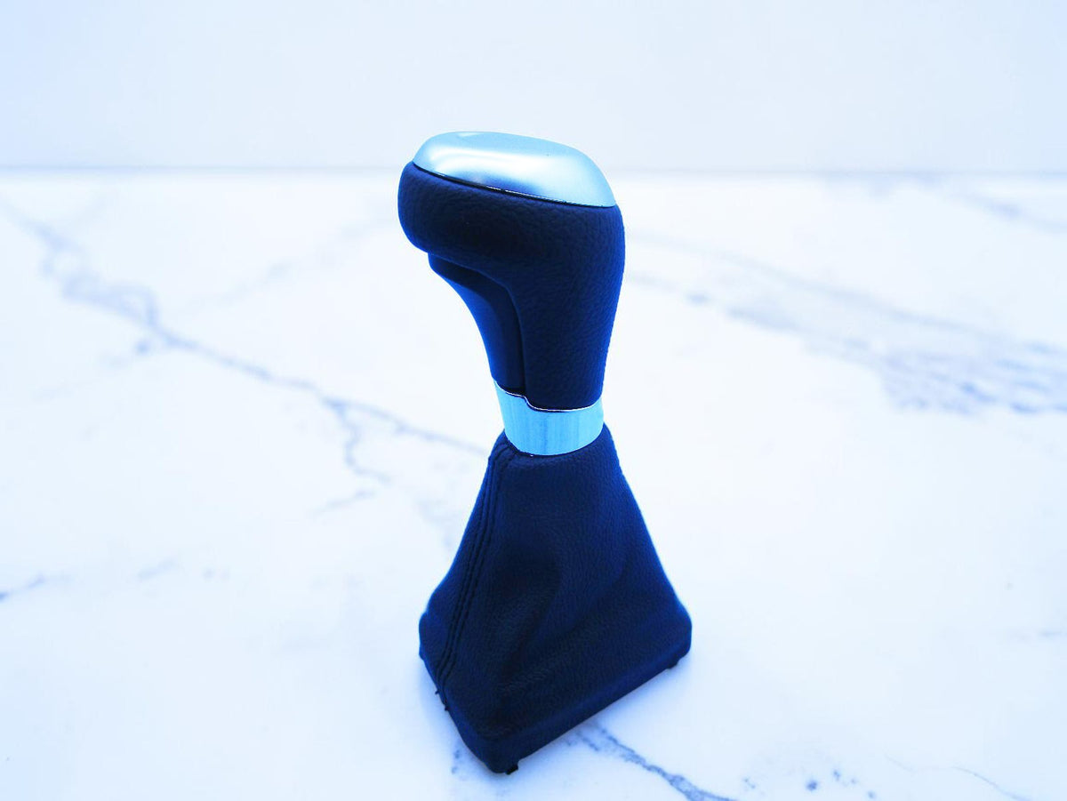 NEW BLACK AUTO GEAR KNOB SHIFTER COMPLETE FOR HOLDEN COMMODORE VF WN V6  & V8