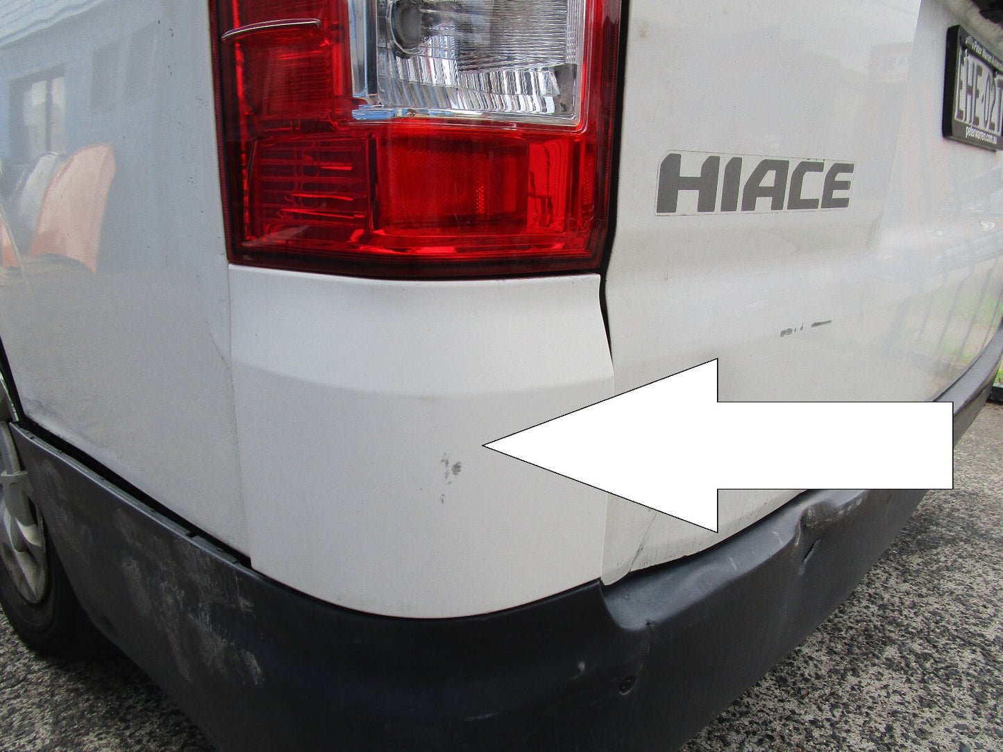 GENUINE PASSENGER SIDE REAR BAR UPPER MOULD WHITE FOR TOYOTA HIACE 2/19-ON SLWB