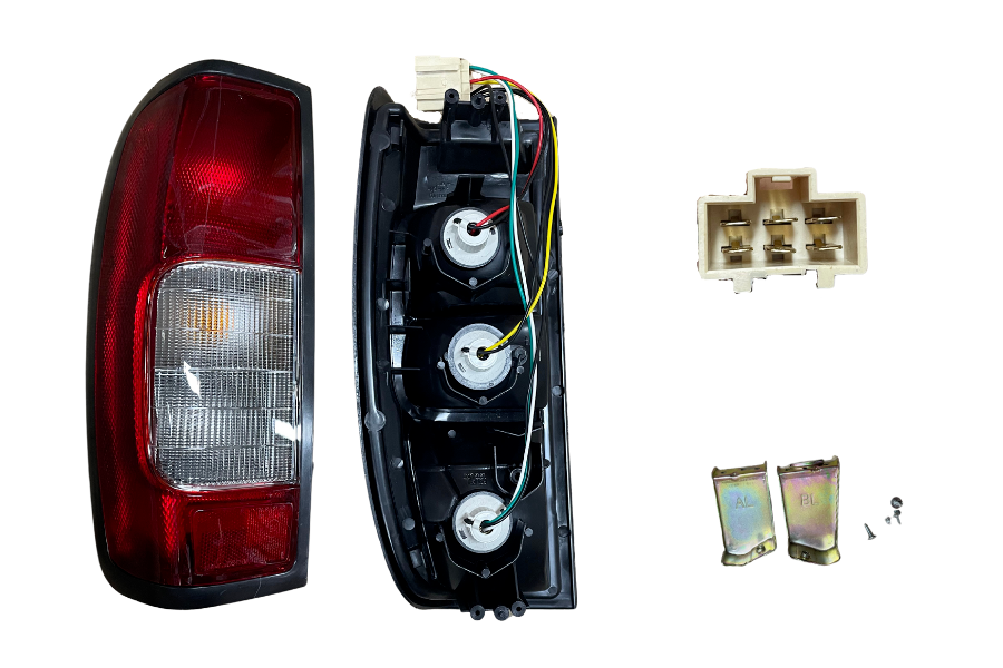 NEW LEFT SIDE TAIL LIGHT FOR NISSAN NAVARA  D22  04/1997 ~ 12/2015 TAILLIGHT