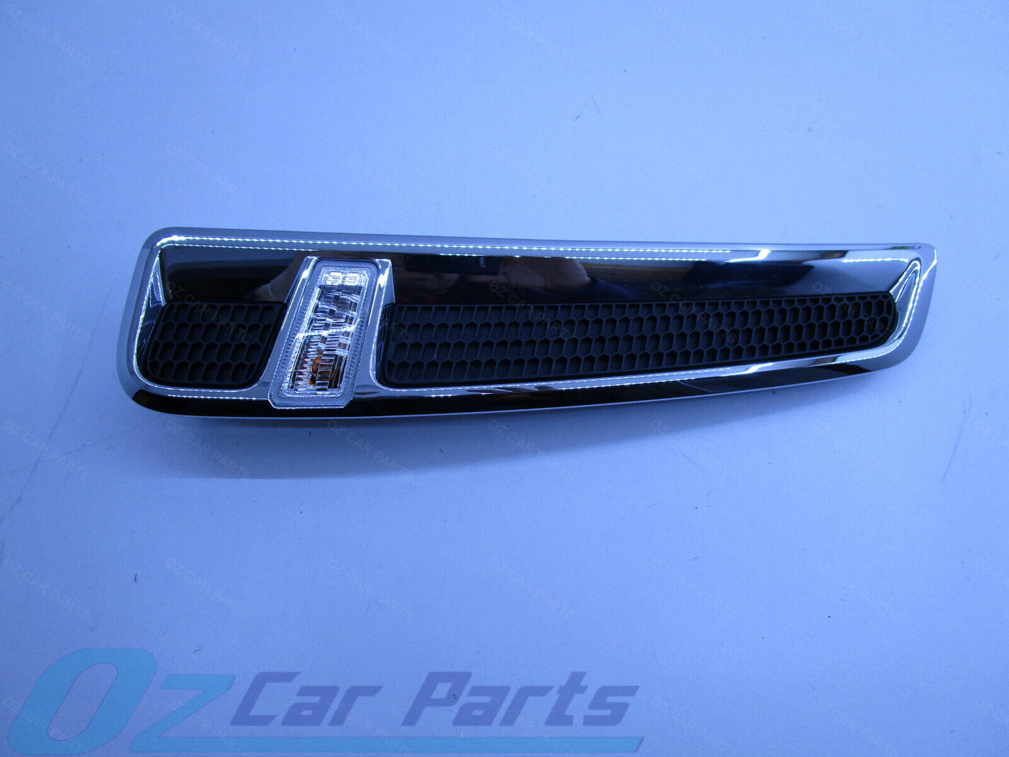 PASSENGER SIDE GUARD BLINKER FLUTE CHROME HOLDEN COMMODORE VF CALAIS GENUINE NEW