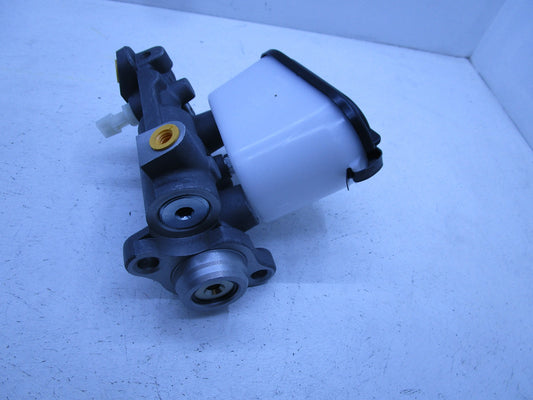 NEW Brake Master Cylinder For HOLDEN Commodore VL 3.0L VN VP V6 *P10330*