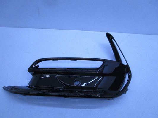 HOLDEN COMMODORE VF SS SSV SV6 SERIES-2 FOG LIGHT COVER PASSENGER SIDE GLOSS-BLK
