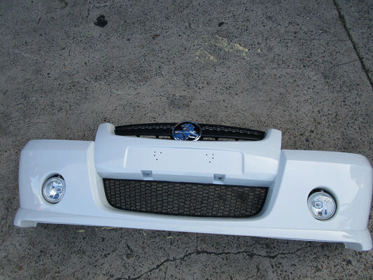 FOR VZ SV6 HOLDEN COMMODORE UTE WHITE COLOUR FRONT BUMPER BAR COMPLETE NEW