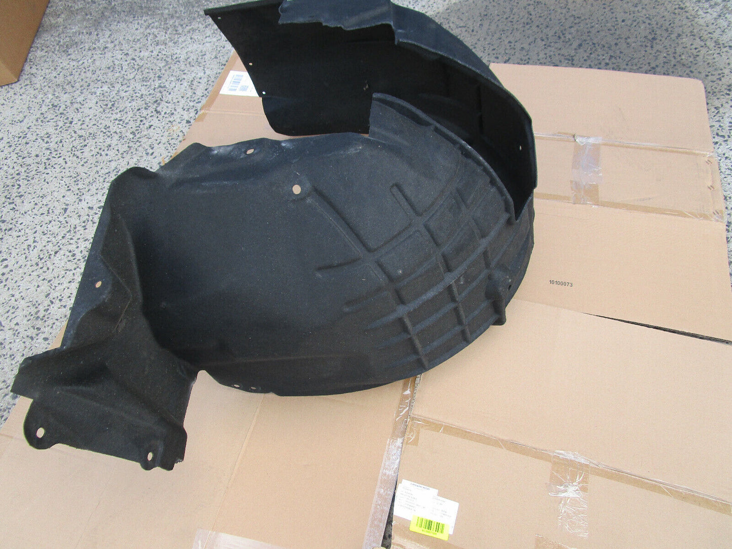 GUARD LINER VF SS SV6 SSV SERIES 1 INNER FENDER PASSENGER FRONT GENUINE NEW