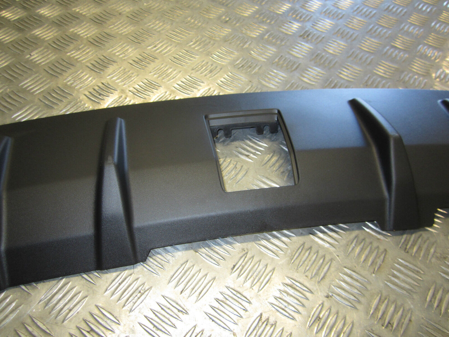 HOLDEN COMMODORE VY VZ S PACK SEDAN REAR BUMPER BAR MOULDING/LOWER INSERT GENUIN