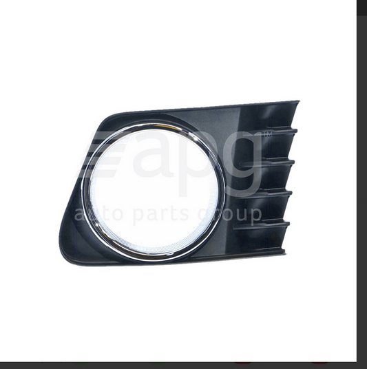 GENUINE FRONT RIGHT FOG LIGHT COVER FOR Toyota Prius-V ZVW40R 3/2012-4/2015