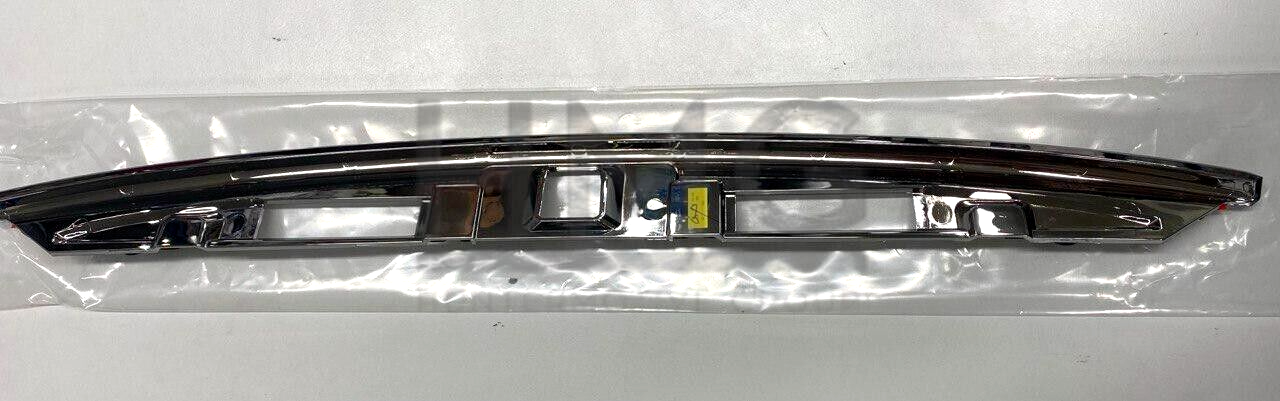 GENUINE BOOT LID GARNISH MOULD FOR HOLDEN COMMODORE VE SERIES 2 SEDAN CAMERA TYP
