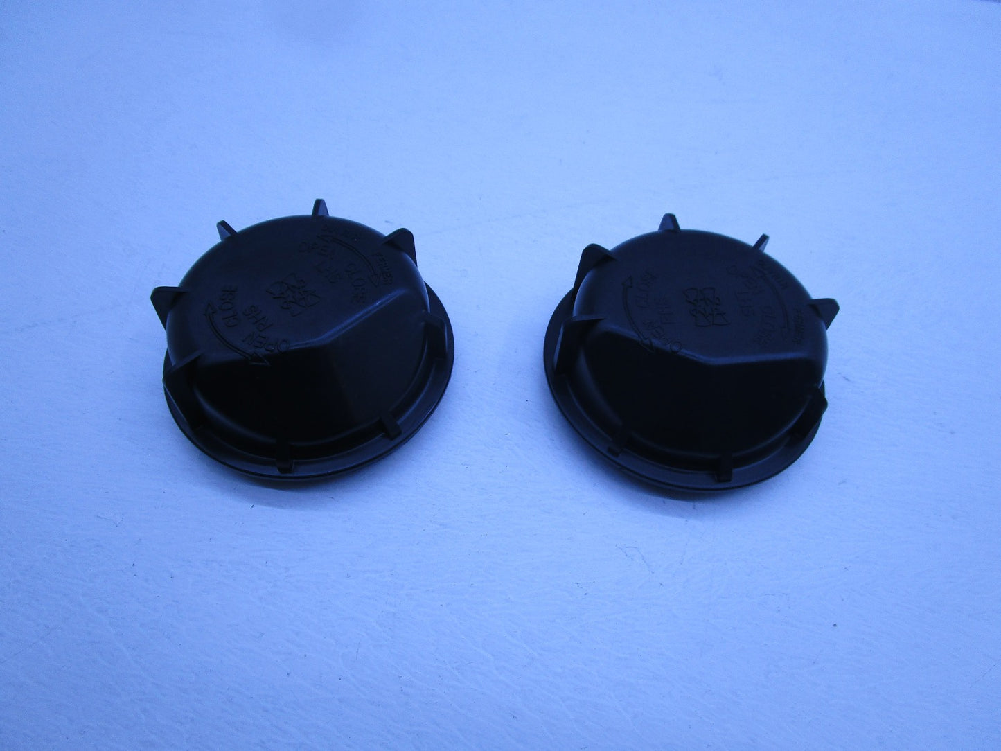PAIR GENUINE HEADLIGHT CAP DUST COVER FOR HOLDEN VE HSV GTS CLUBSPORT ALL