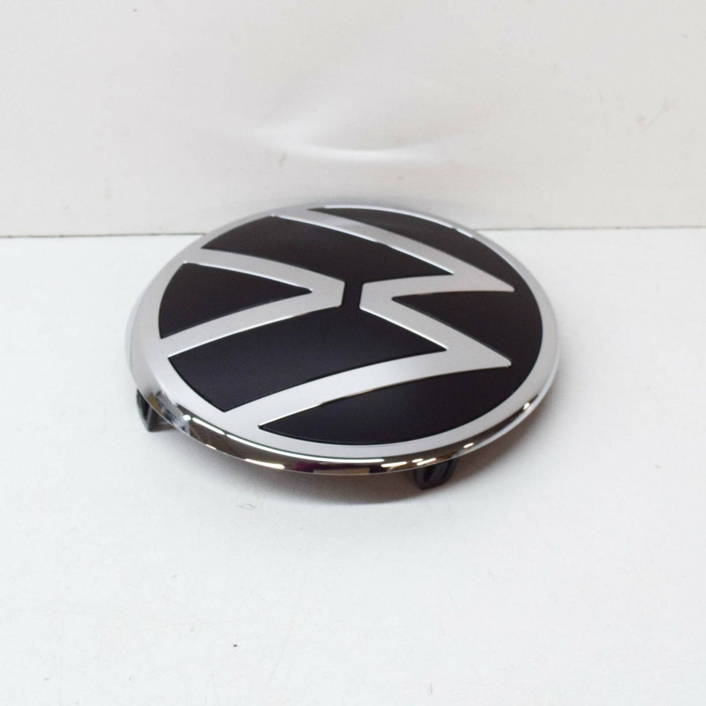Genuine FRONT GRILLE BADGE EMBLEM FOR VW VOLKSWAGEN CADDY-5 11/2021-ON