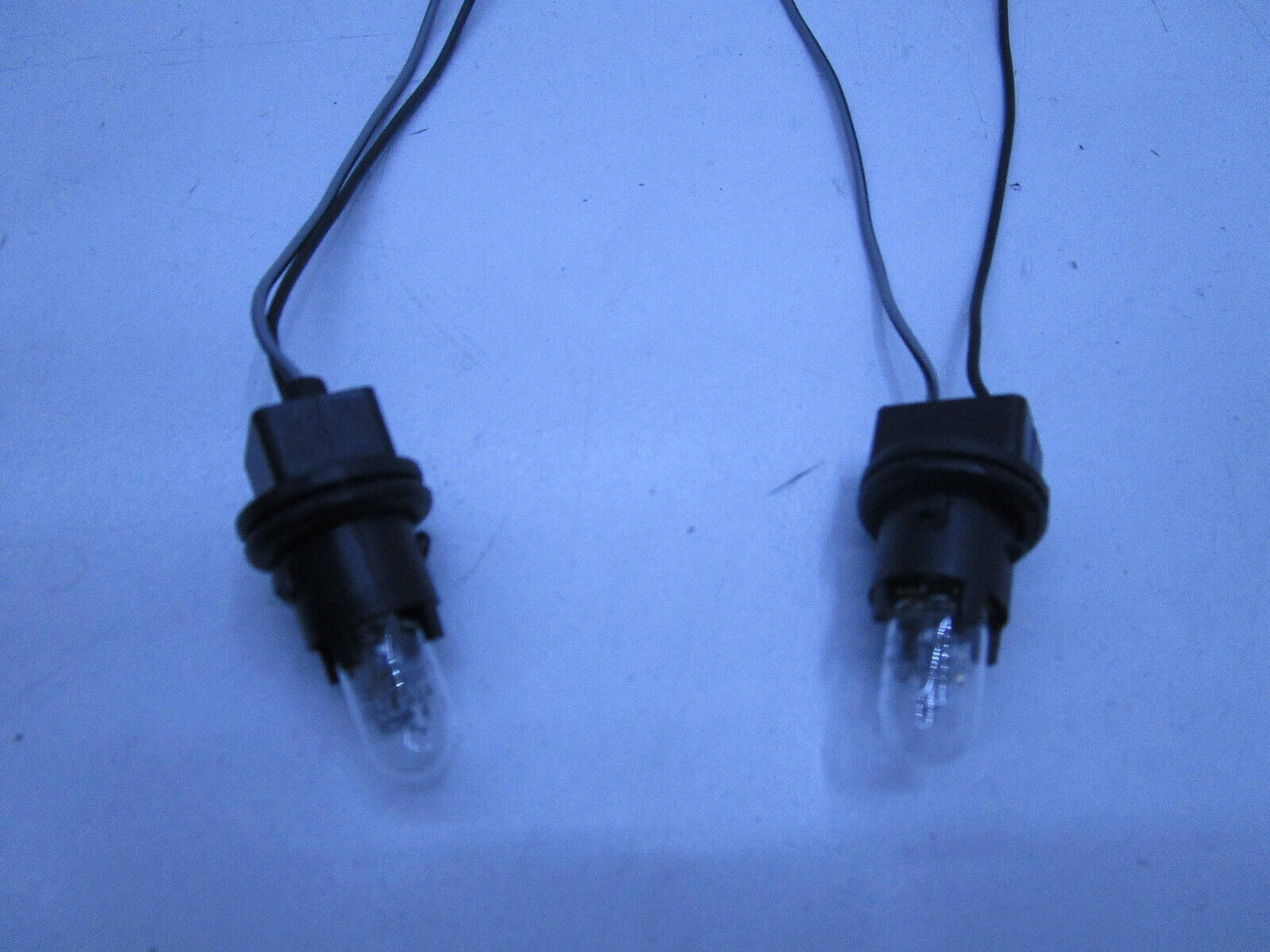X-2 GENUINE NEW GUARD BLINKER PLUG WITH WIRE FOR HOLDEN COMMODORE VT VX PAIR