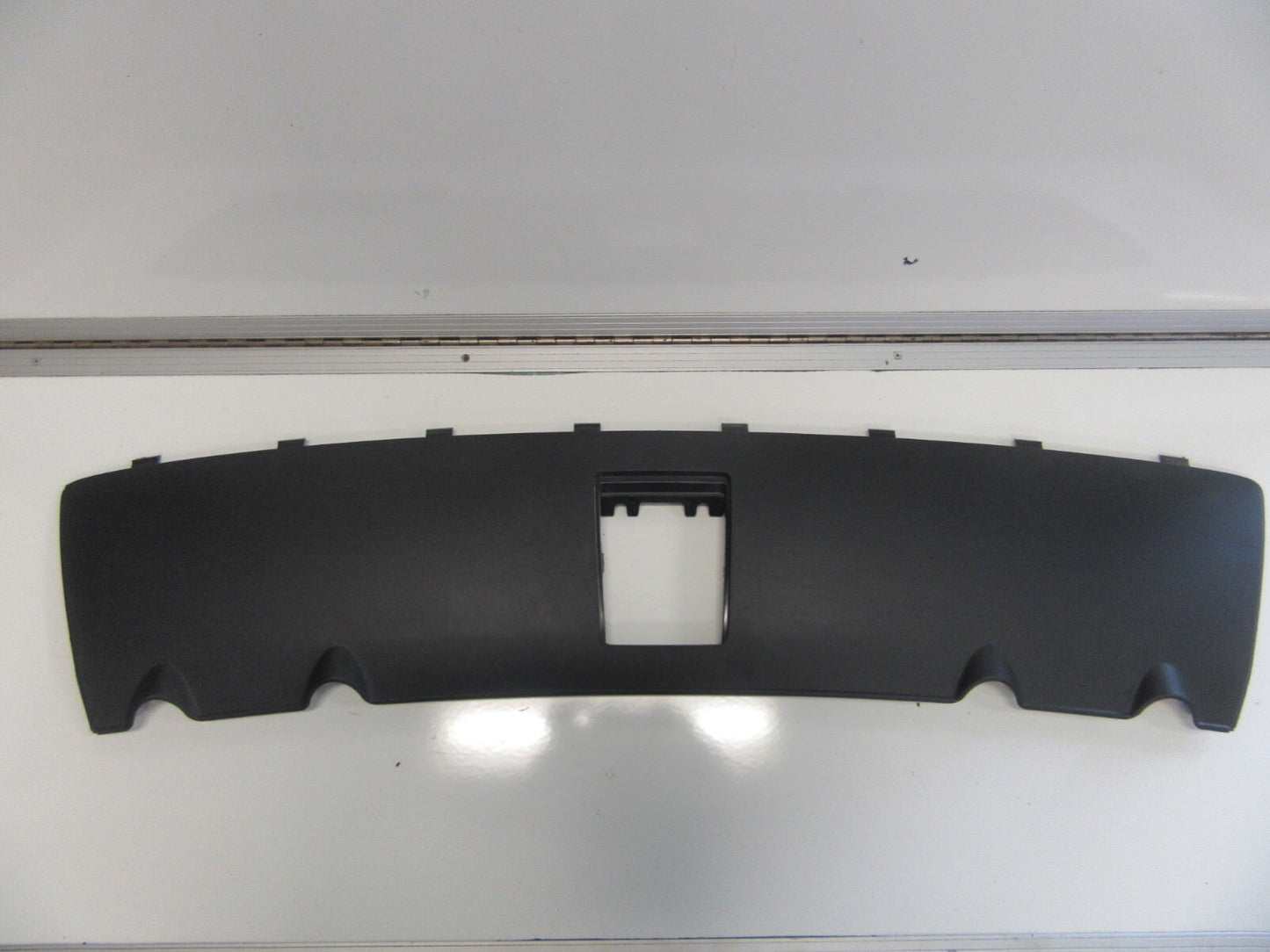 HOLDEN COMMODORE VZ EXECUTIVE SEDAN REAR BUMPER BAR MOULDING / LOWER INSERT