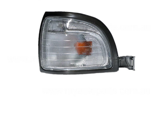 LEFT SIDE FRONT CORNER LIGHT FOR Toyota Townace YR22R/YR39R 8/1994-10/1996