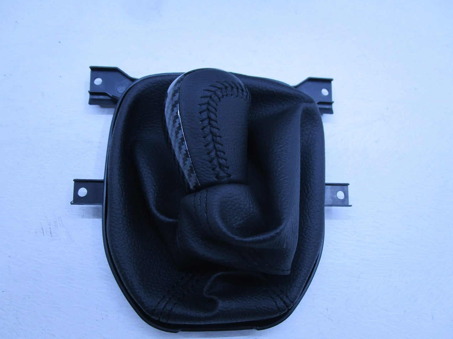 CARBON BLACK MANUAL GEAR KNOB WITH BOOT COVER FOR HOLDEN COMMODORE VE V6 SV6