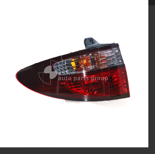 GENUINE LEFT TAIL LIGHT FOR TOYOTA TARAGO ACR30R 2/2000 - 4/2003 WAGON