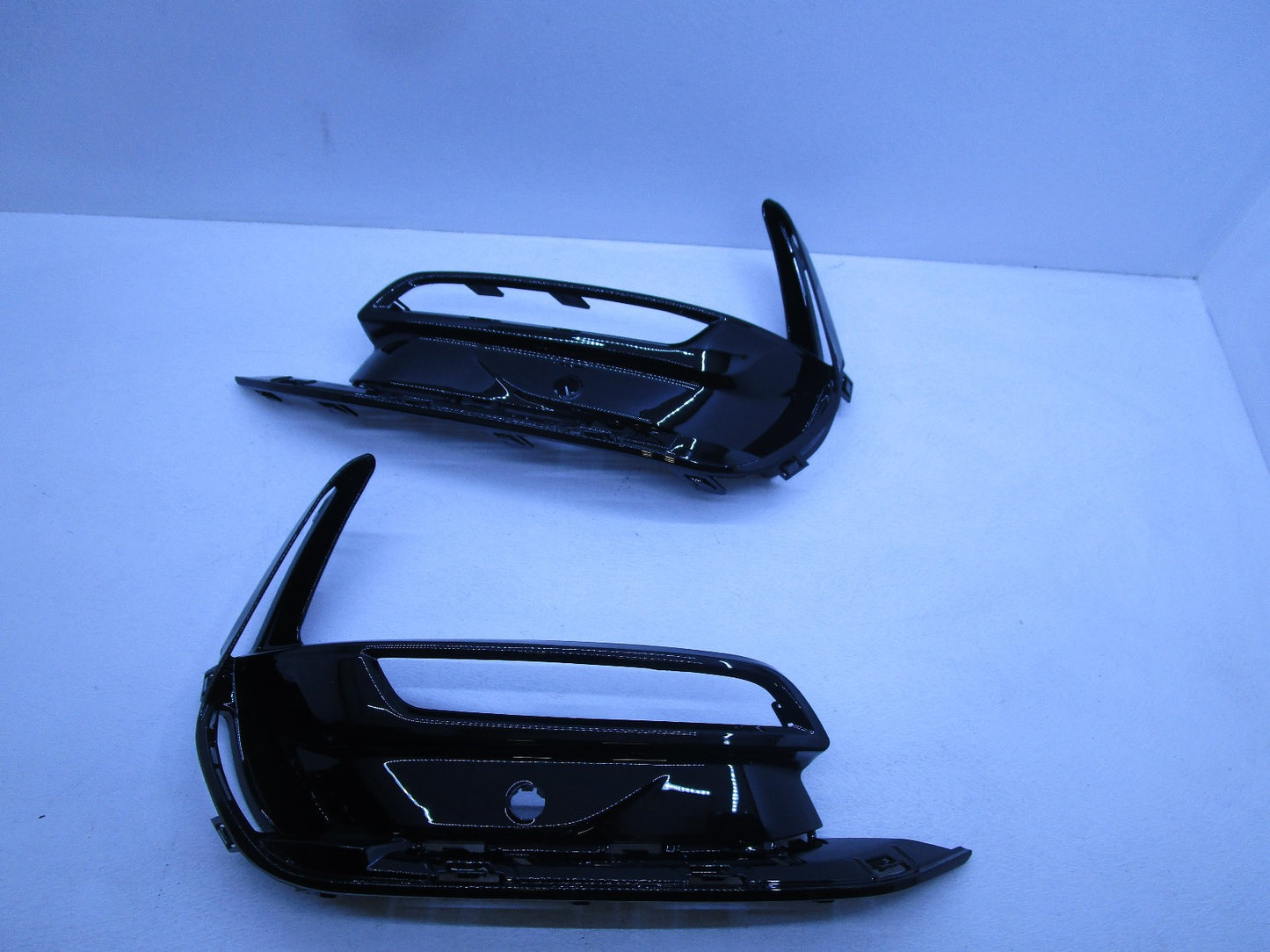 PAIR Daytime Running Light COVER BEZEL HOLDEN COMMODORE VF SS SSV SV6 SERIES-2