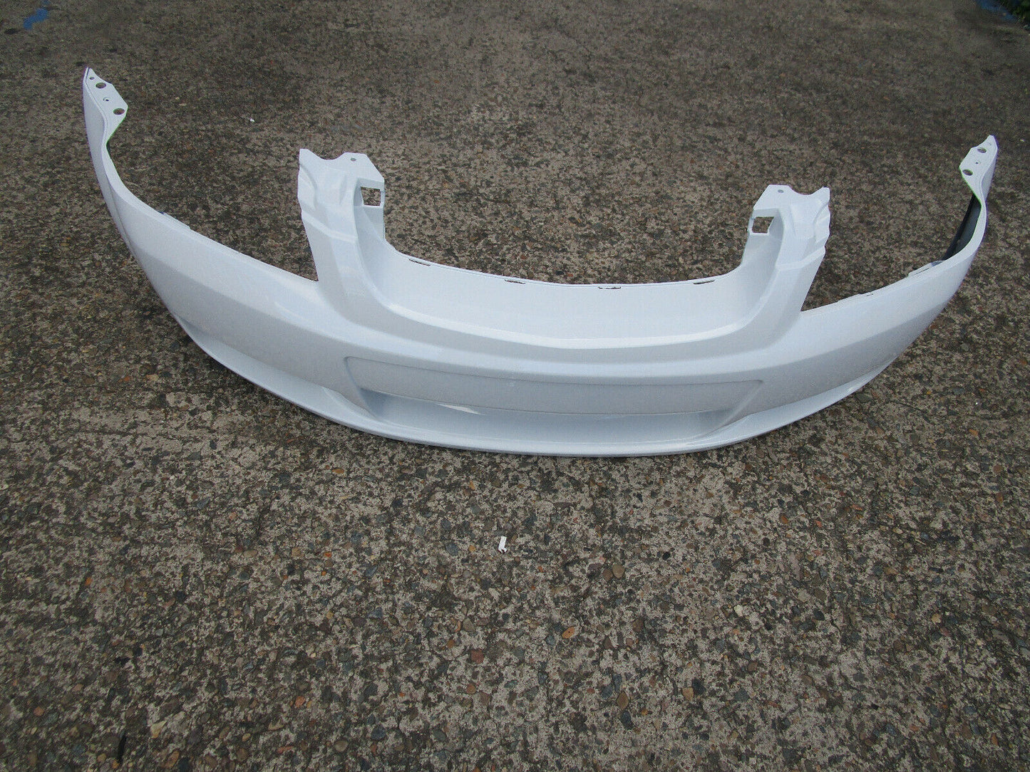 FRONT BUMPER BAR PAINTED WHITE FOR HOLDEN COMMODORE VE OMEGA BERLINA NEW