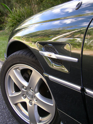 SS GUARDS HOLDEN COMMODORE SS GUARDS WITH flutes COMPLETE VY VZ PAIR LEFT RIGHT