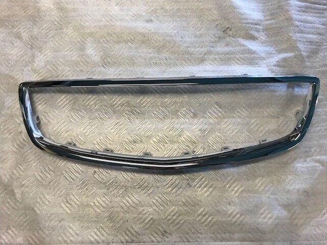 HOLDEN COMMODORE VE SERIES 2 OMEGA BERLINA UPPER GRILLE CHROME SURROUND ONLY