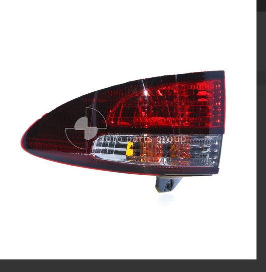 GENUINE RIGHT TAIL LIGHT FOR TOYOTA TARAGO ACR30R 2/2000 - 4/2003 WAGON