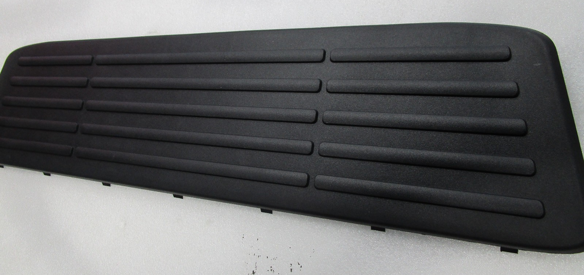 Genuine Rear Bar STEP COVER CENTER PCS FOR TOYOTA HILUX STEP TYPE BAR 7/11-4/15