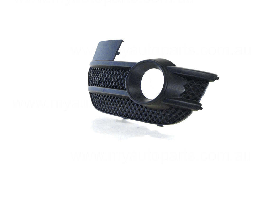 GENUINE PASSENGER SIDE FOG LIGHT COVER BEZEL FOR Audi Q3 8U 1/2012 to 11/2014