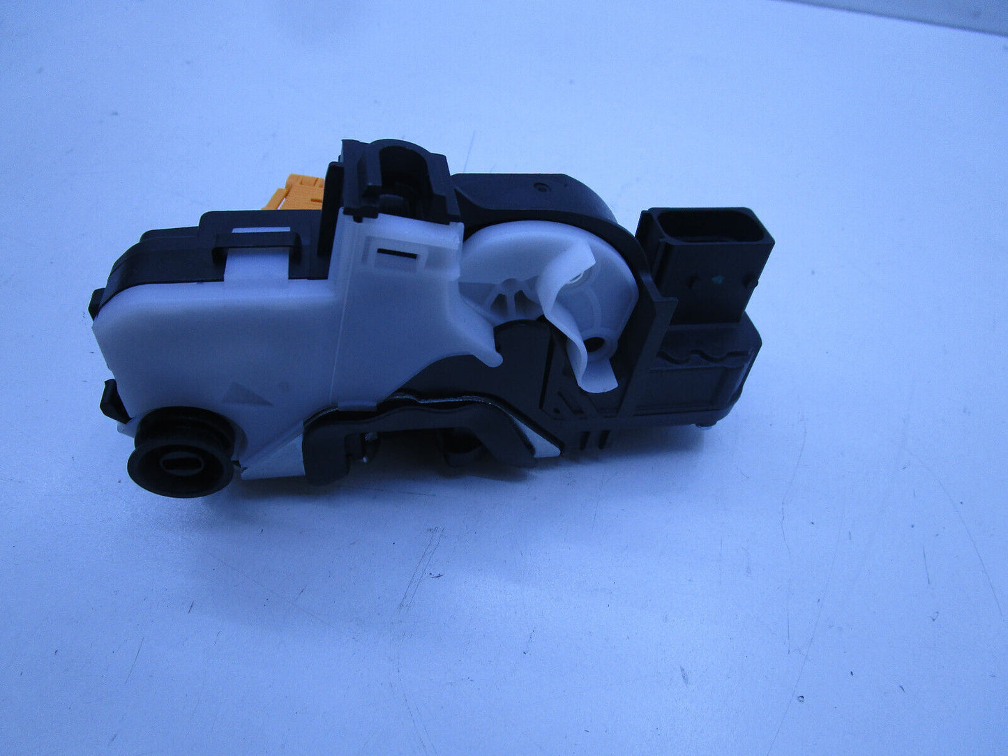 NEW DRIVER RIGHT REAR DOOR LOCK FOR HOLDEN COMMODORE VF CALAIS EVOKE ALL MODEL