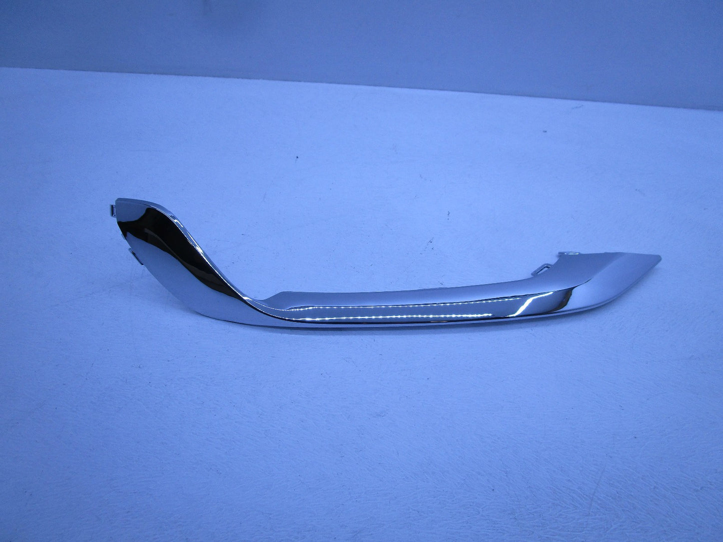 RIGHT FOGLIGHT CHROME TRIM FOR HOLDEN COMMODORE VF SS SSV SV6 SERIES-2 ALL MODEL
