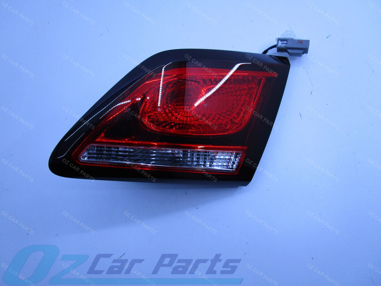 GENUINE RIGHT REAR BOOT LIGHT Reverse Light FOR HOLDEN COMMODORE VF SS SSV SV6