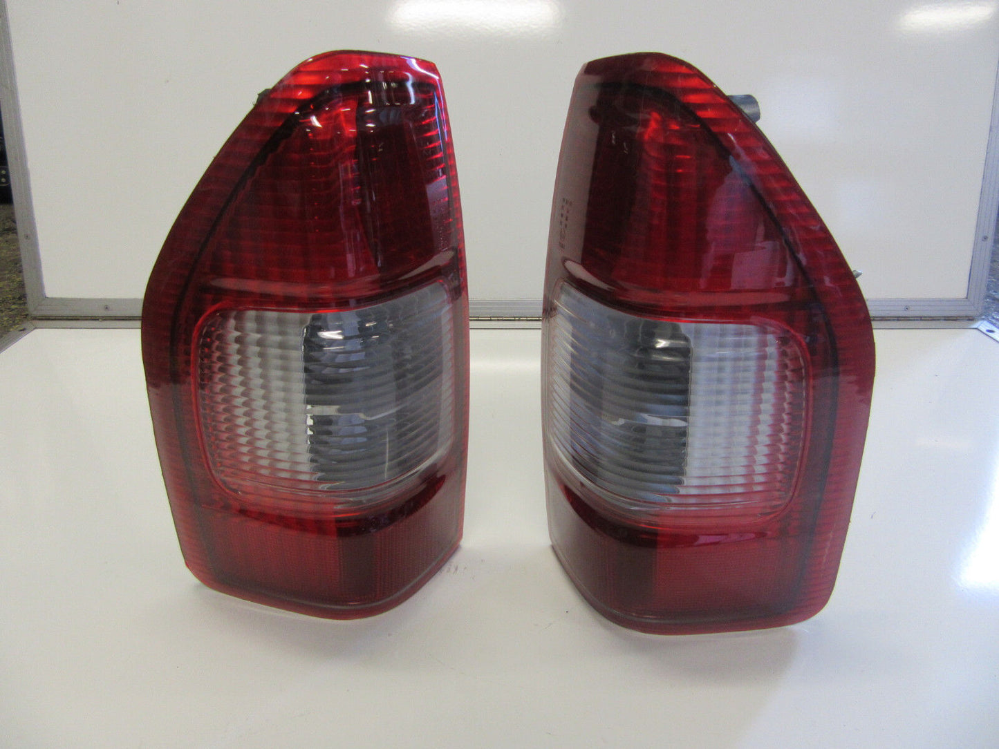 FOR ISUZU DMAX 2003-2006 D MAX TAIL LIGHTS PAIR LEFT HAND + RIGHT HAND NEW X2