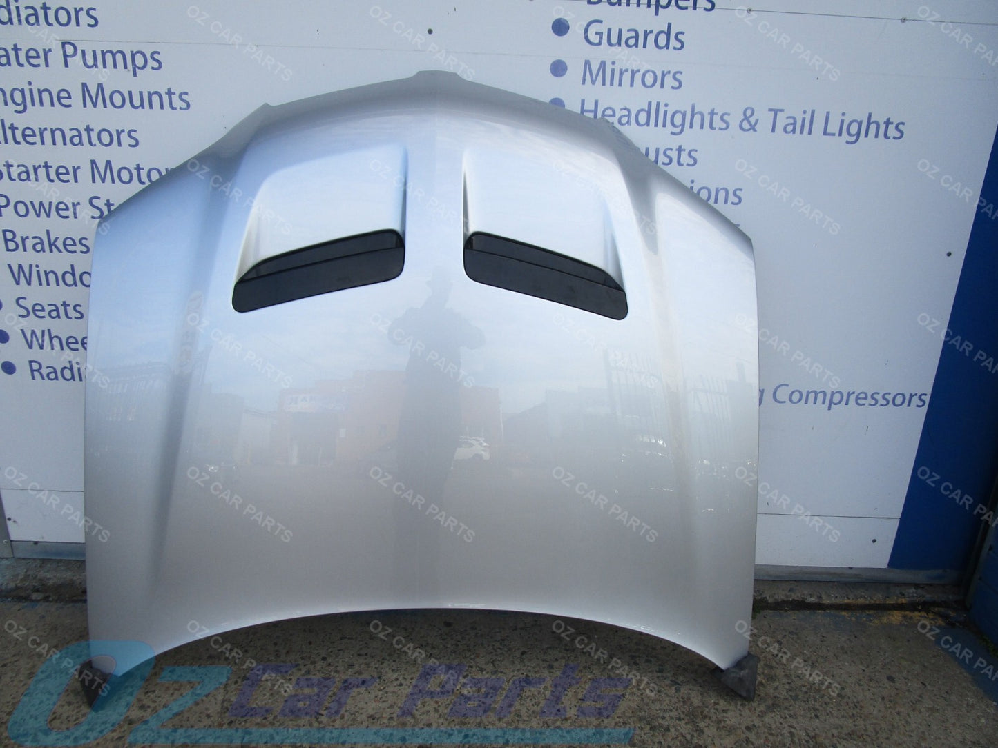 GENUINE BONNET WITH SCOOP VENT FOR HSV GTS CLUBSPORT E2 E3 Pontiac G8 HOLDEN VE