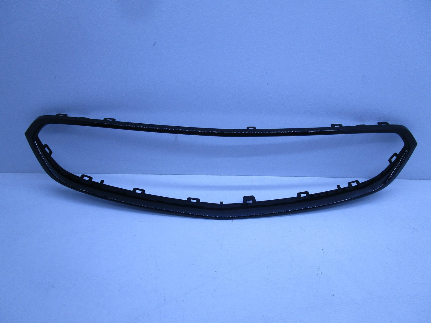 FRONT UPPER GRILLE BLACK MOULD FOR HOLDEN COMMODORE VF SERIES-2 SS SV6 SSV