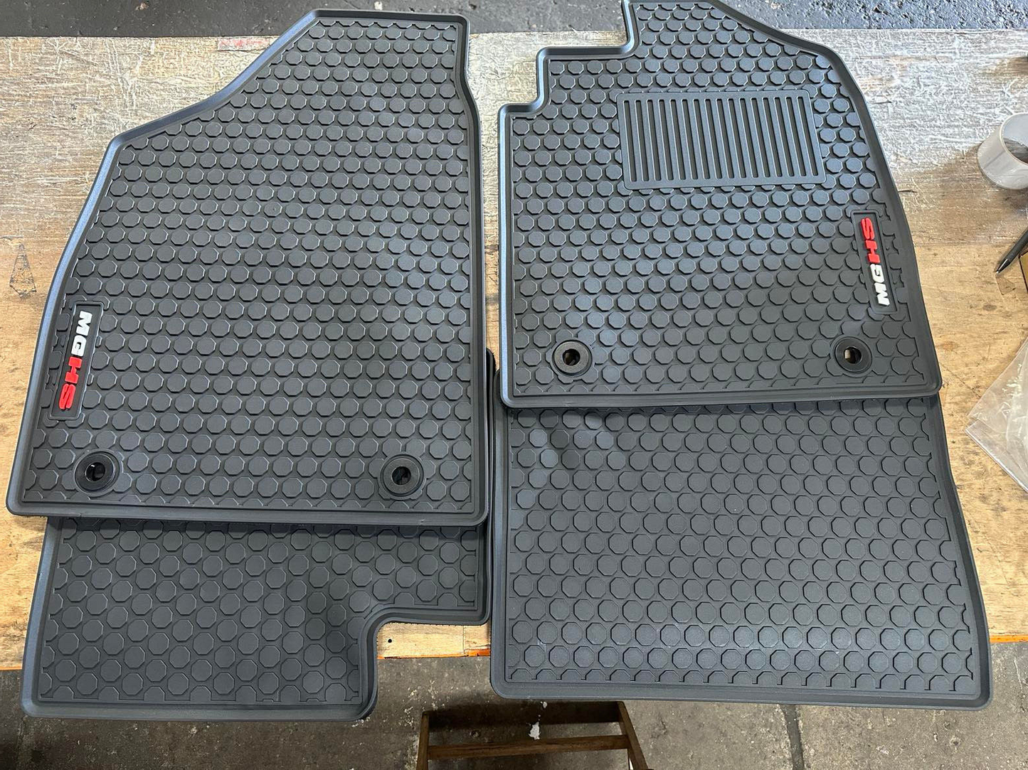 GENUINE NEW RUBBER FLOOR MAT 4 PIECE FOR MG HS 2019-ON FULL SET BLACK MGHS