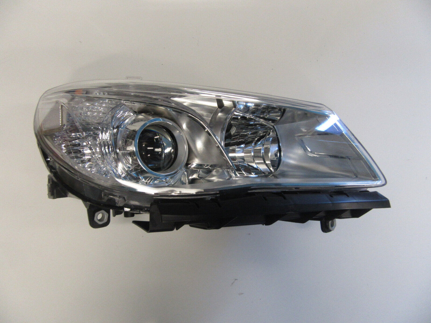 HOLDEN COMMODORE VF 2013-2018 EVOKE HEADLIGHT DRIVER SIDE RIGHT HAND NEW CHROME