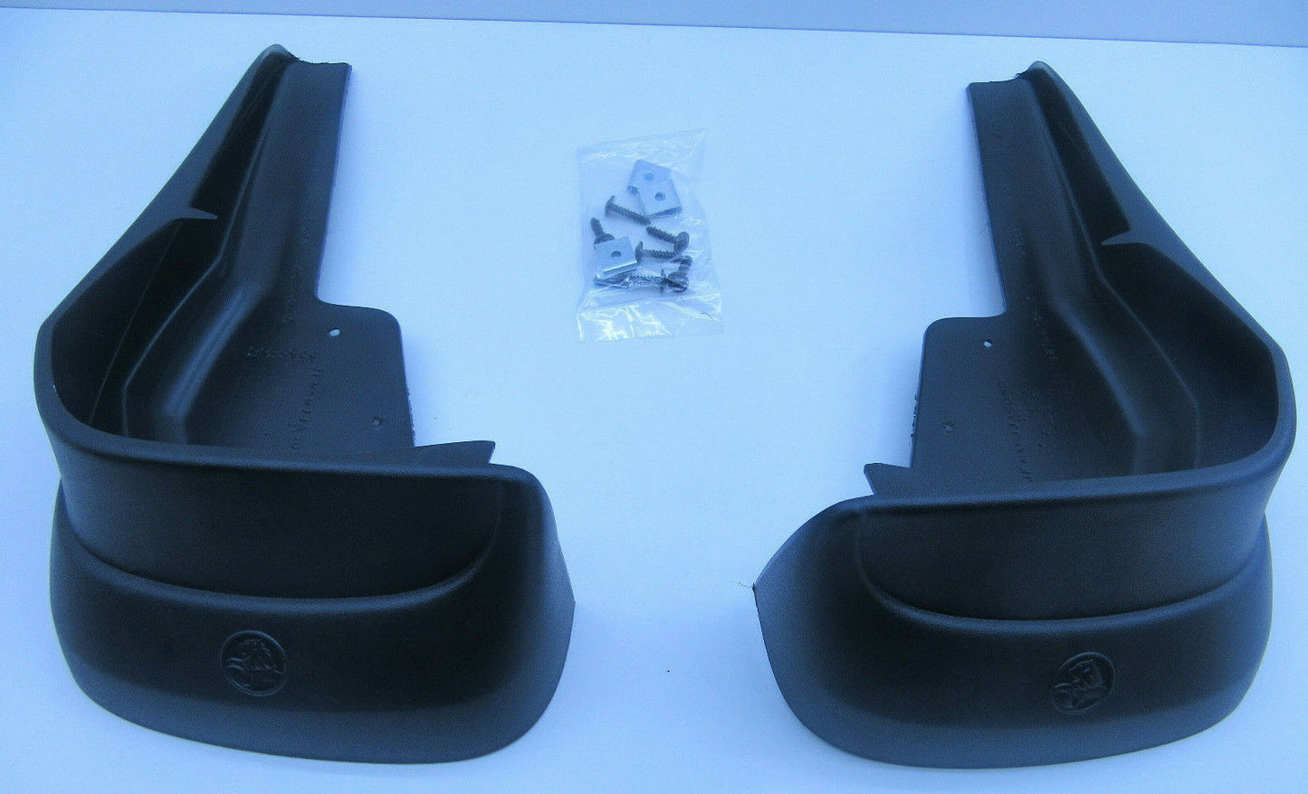 Genuine New Berlina Calais V6/V8 HOLDEN COMMODORE VY VZ FRONT MUDFLAP X2 GENUINE