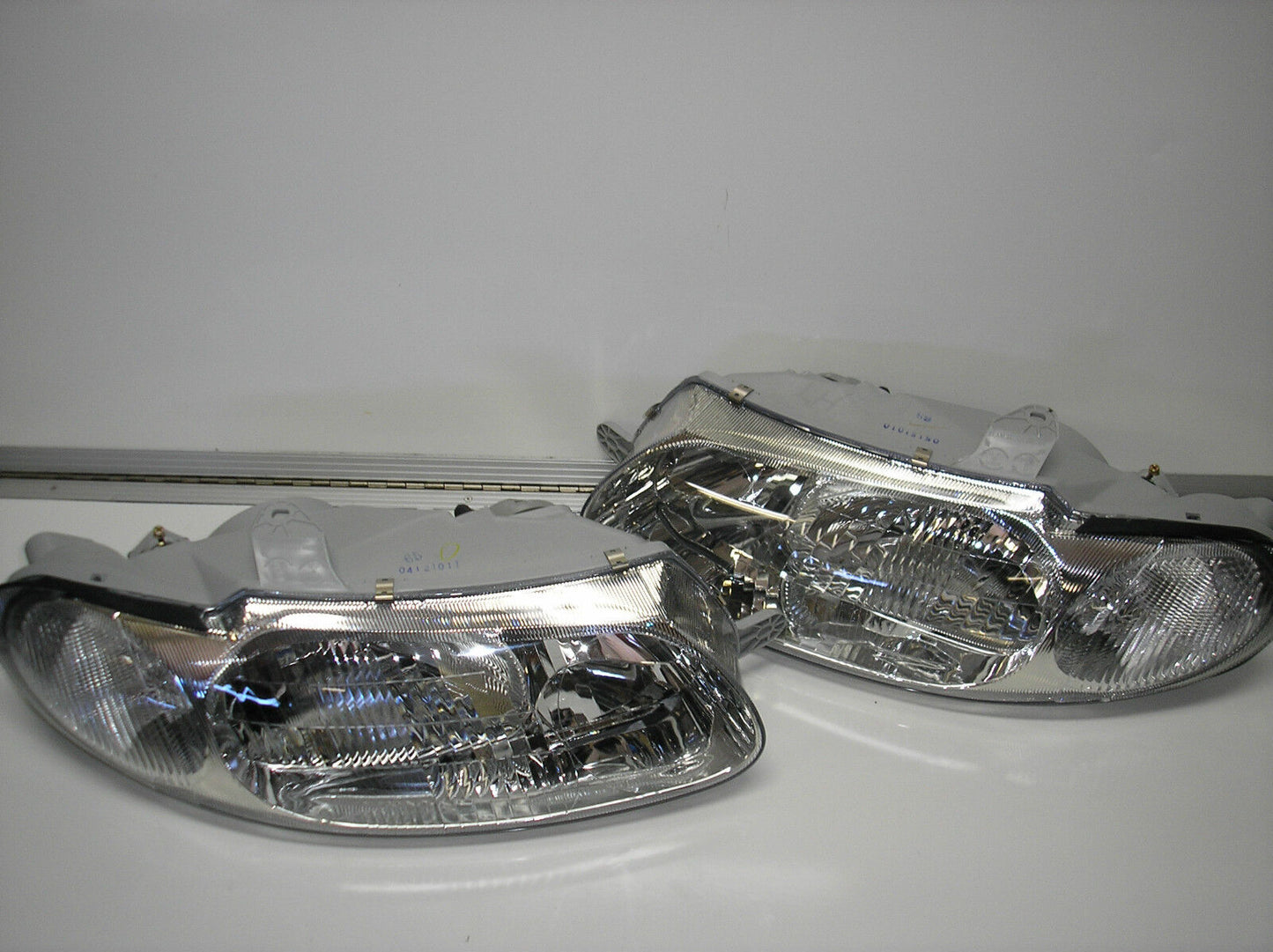 FOR HOLDEN COMMODORE VT SS CALAIS EXECUTIVE HEADLIGHTS HEAD LAMP BRAND NEW PAIR