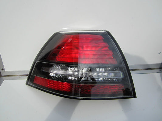 TAIL LIGHT REAR LAMP HOLDEN COMMODORE VE CALAIS LEFT HAND PASSENGER SIDE REAR